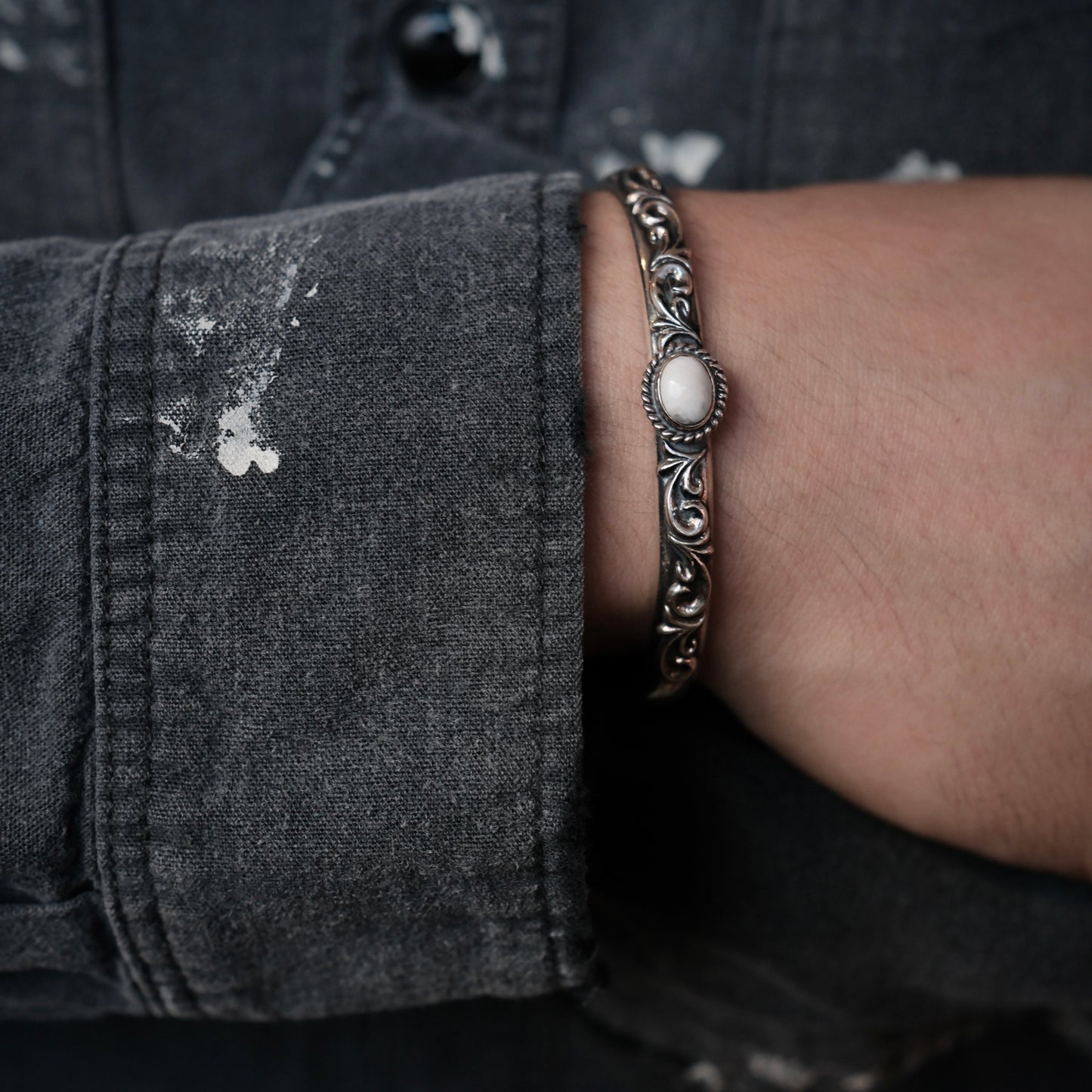 Dear Blossom Howlite Arabesque Bangle (CB-021)