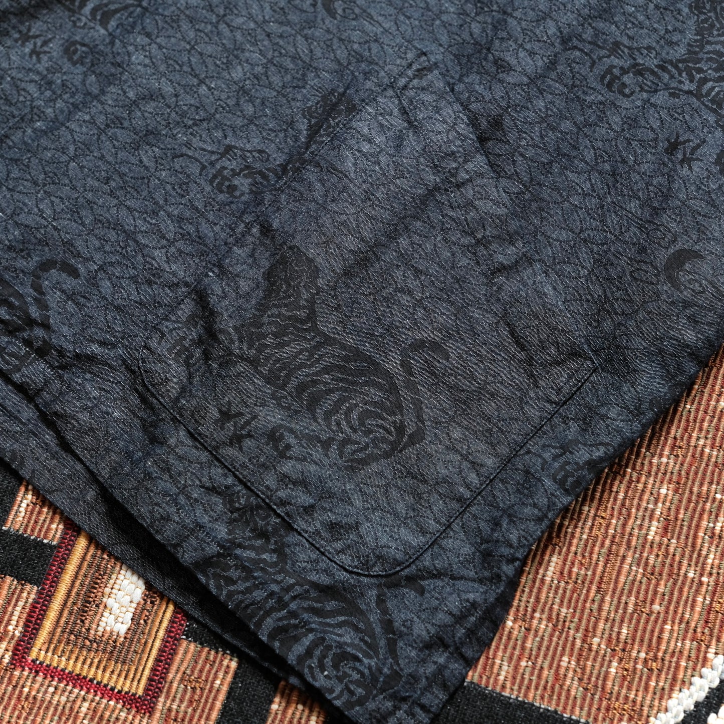 BLACK SIGN "Tiger & Cresent Moon" Travel Shirt