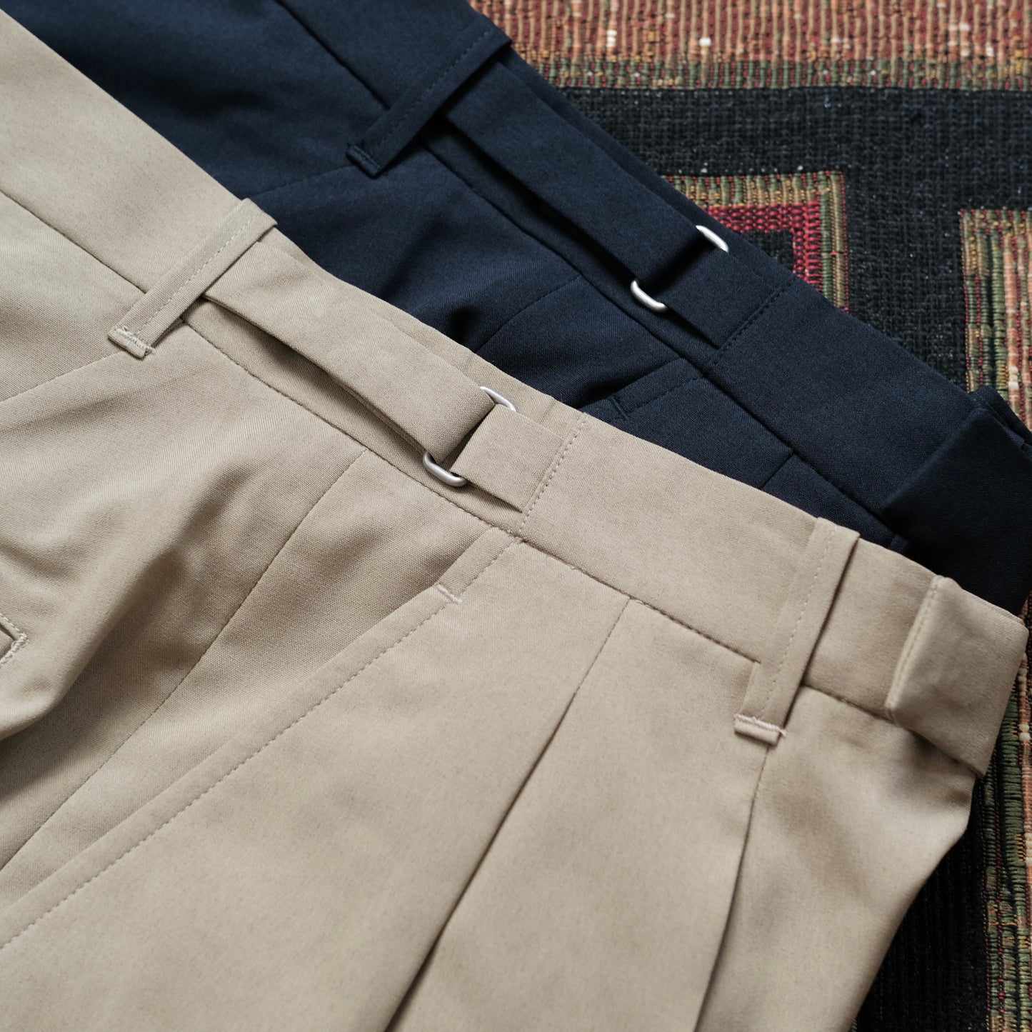 HAND ROOM 2 Tuck Dress Short Pants