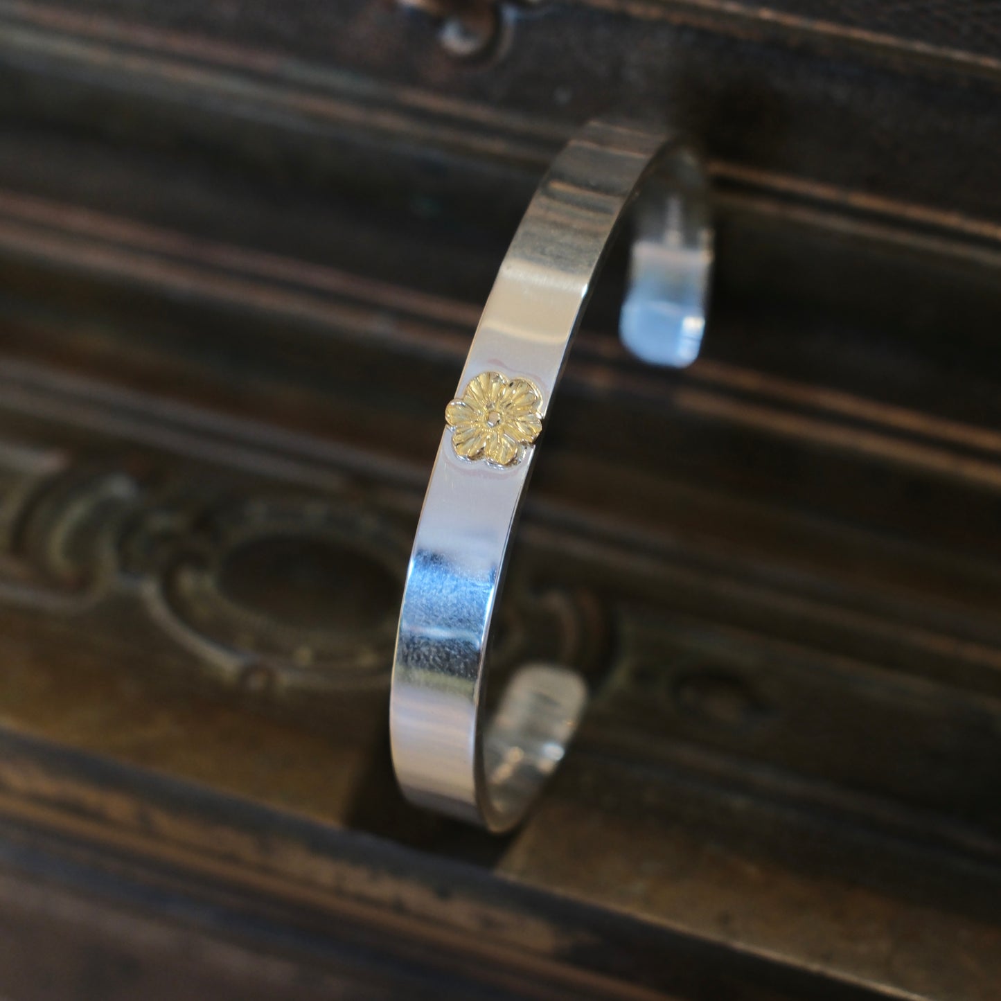 Dear Blossom Silver Bangle with K18 Gold Flower (B-082)