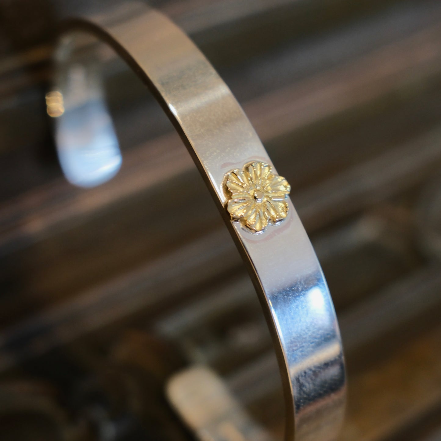 Dear Blossom Silver Bangle with K18 Gold Flower (B-082)