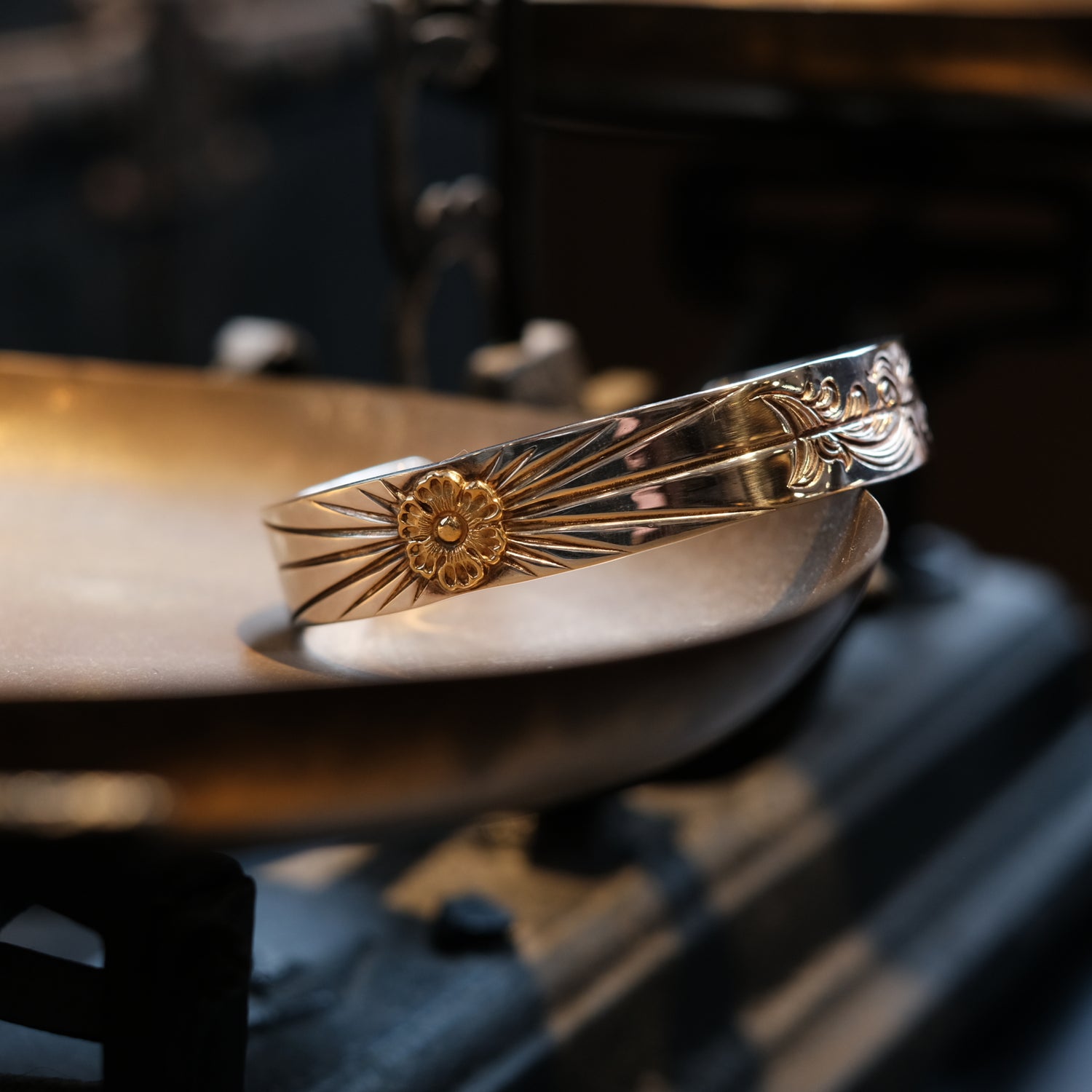 Dear Blossom Arabesque & Eagle Bangle with K18 Gold Flower (B-099)