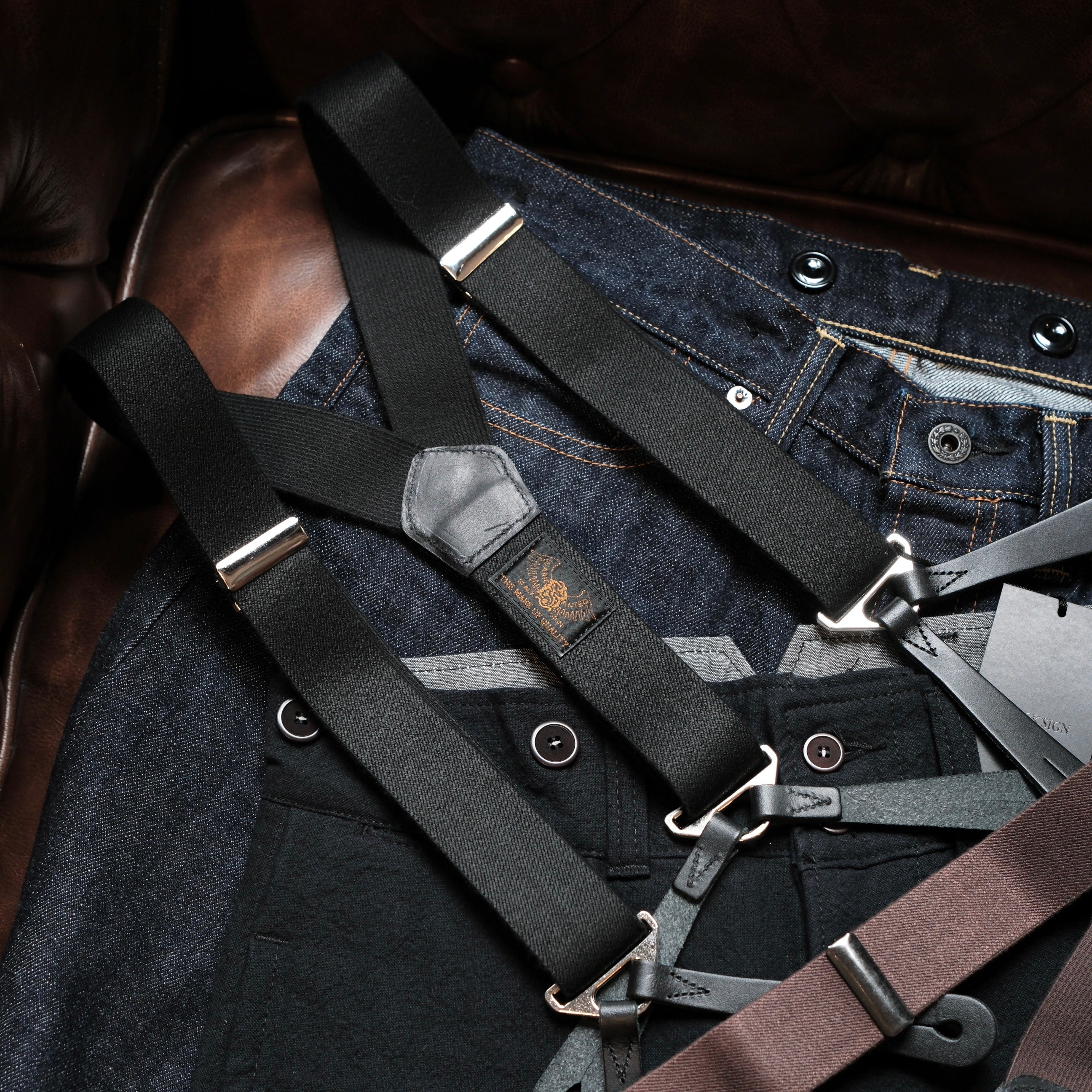 BLACK SIGN – Leather Healer