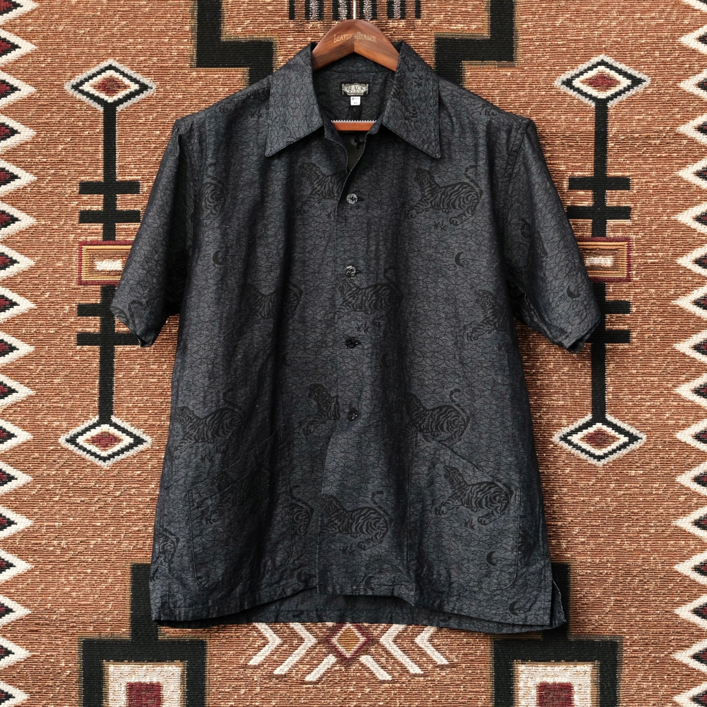 BLACK SIGN "Tiger & Cresent Moon" Travel Shirt
