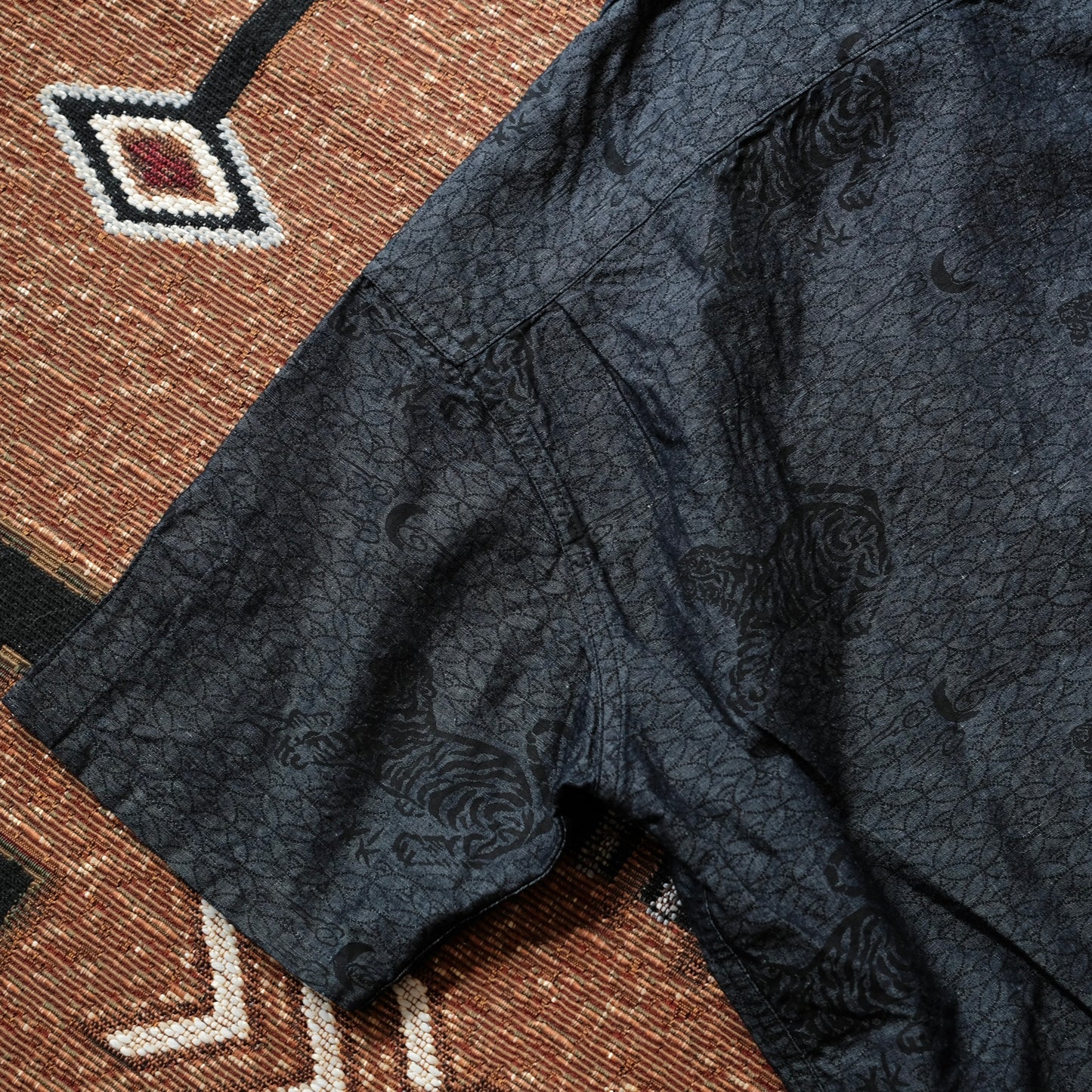 BLACK SIGN "Tiger & Cresent Moon" Travel Shirt