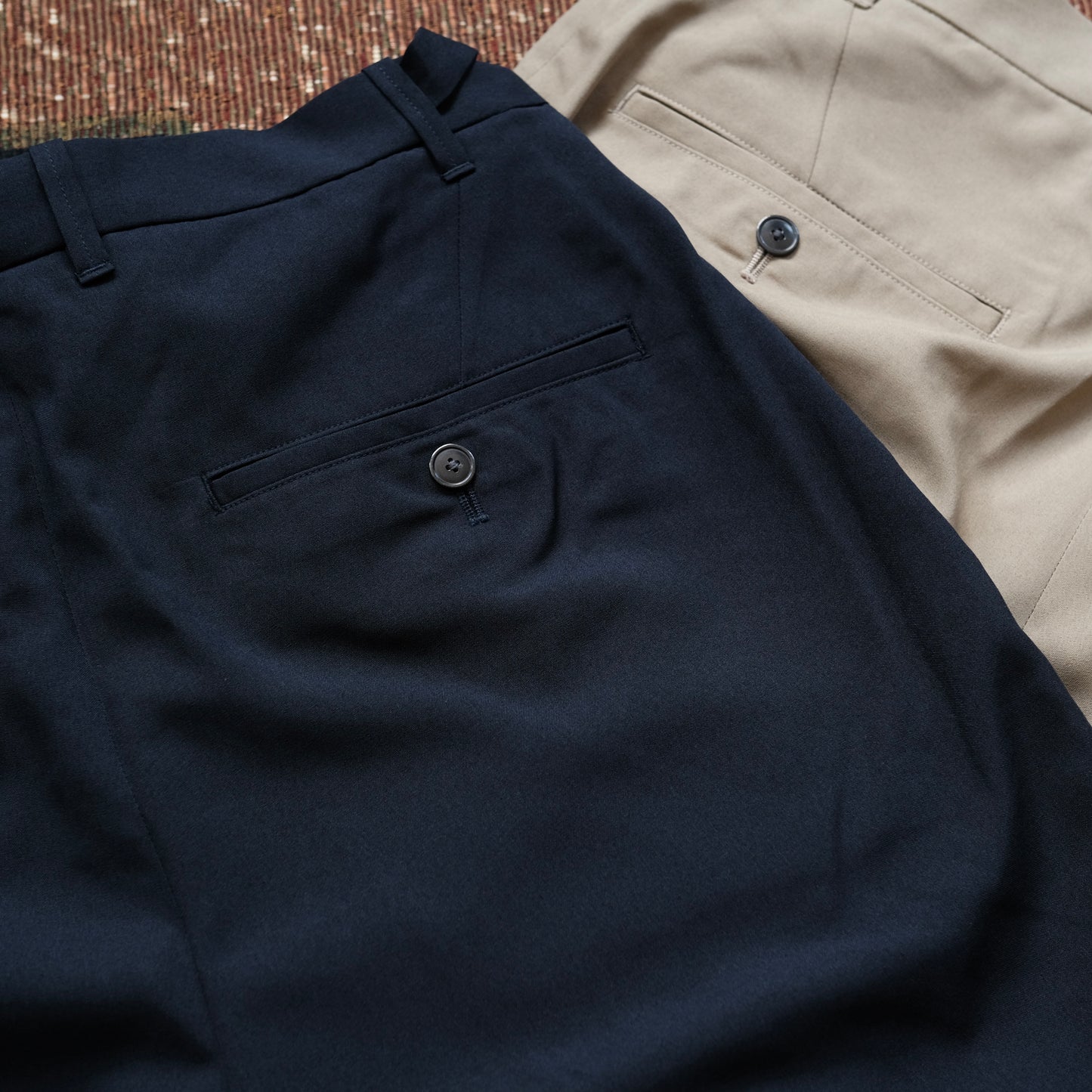 HAND ROOM 2 Tuck Dress Short Pants