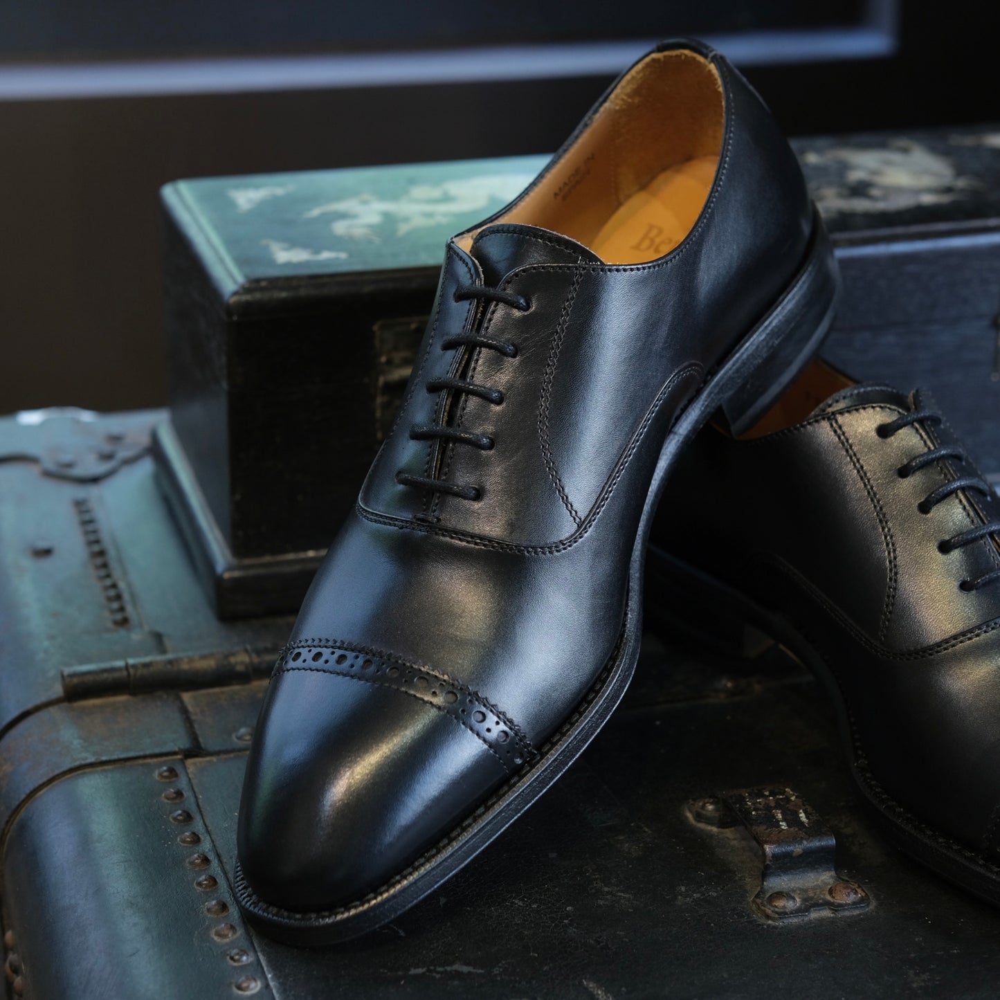 Berwick1707 Punched Cap Toe Oxford (Chiseled Toe)