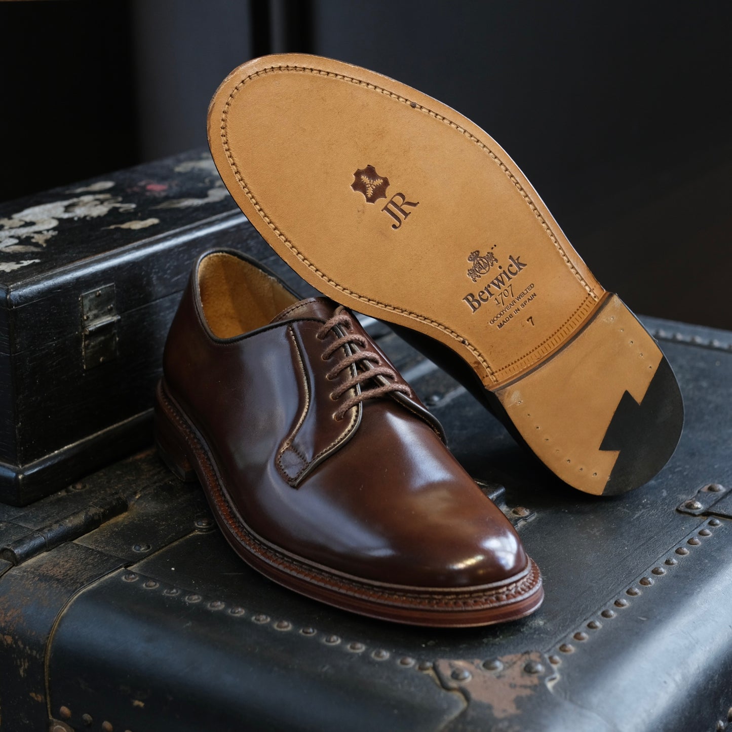 Berwick1707 Shell Cordovan Plain Toe Derby