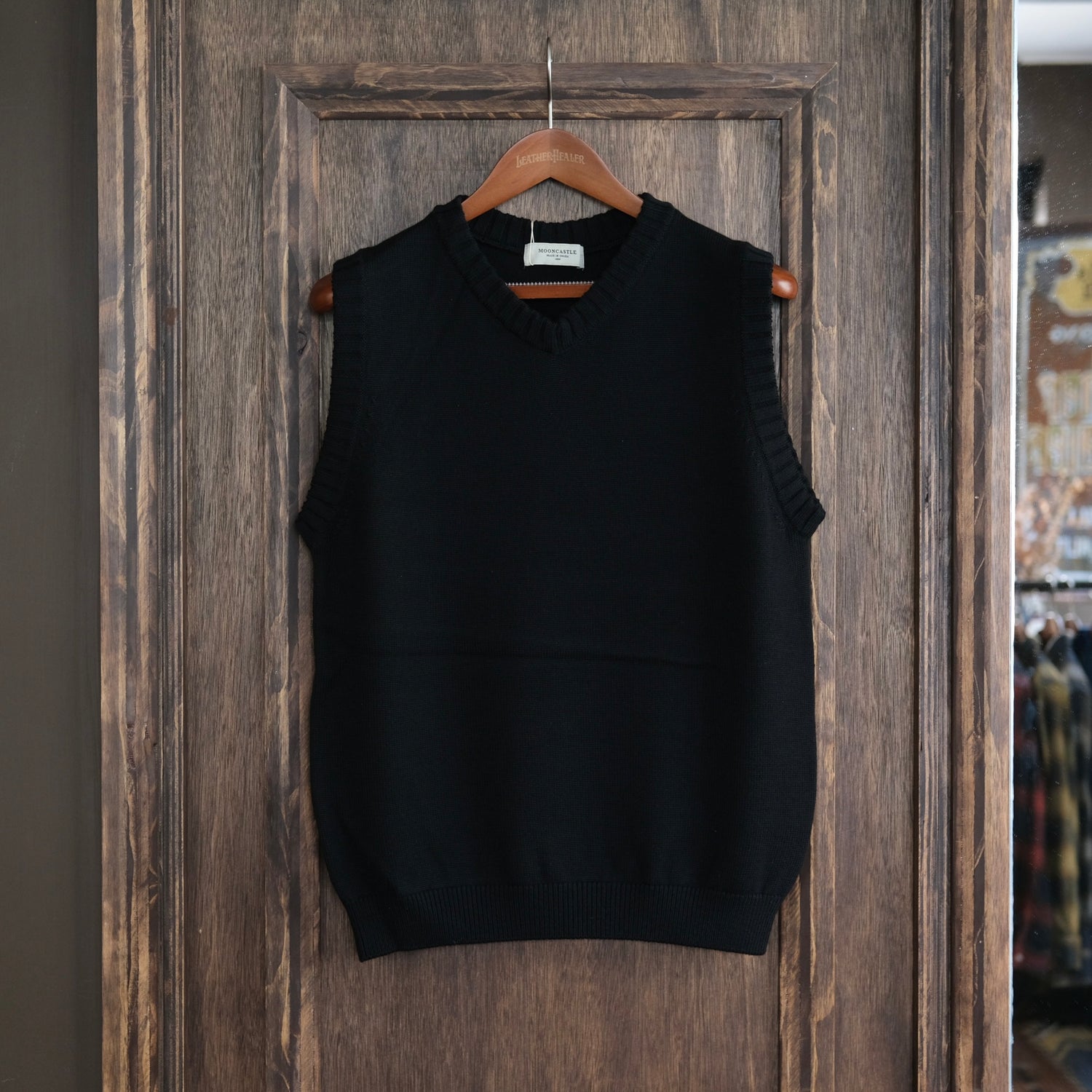 MOONCASTLE Wool V-Neck Vest