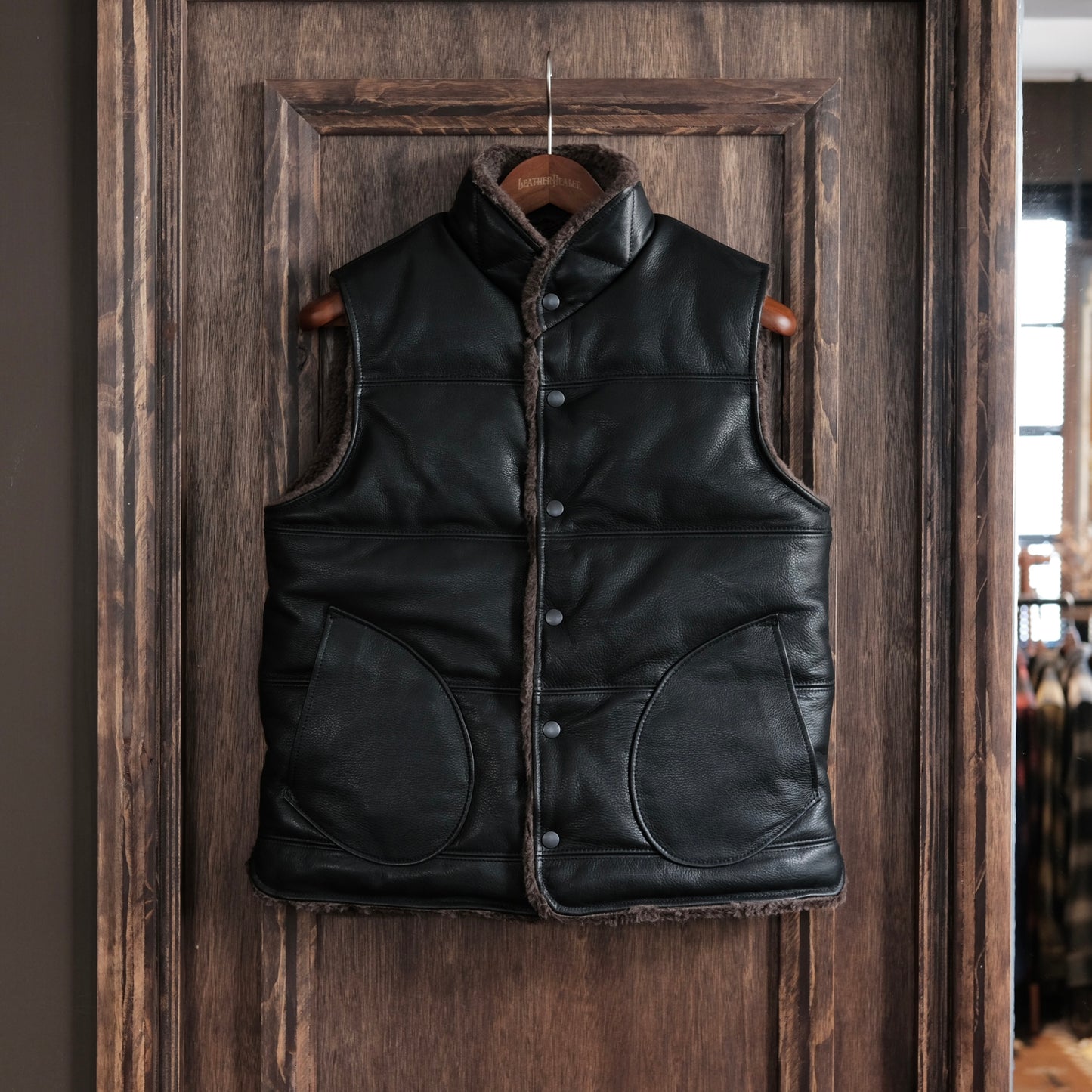 Y'2 LEATHER Steer Oil Reversible Vest