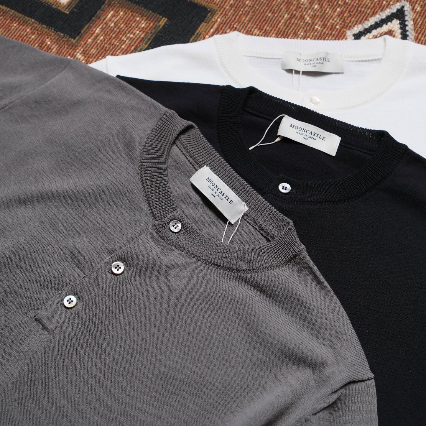 MOONCASTLE Ice Cotton Henley Neck