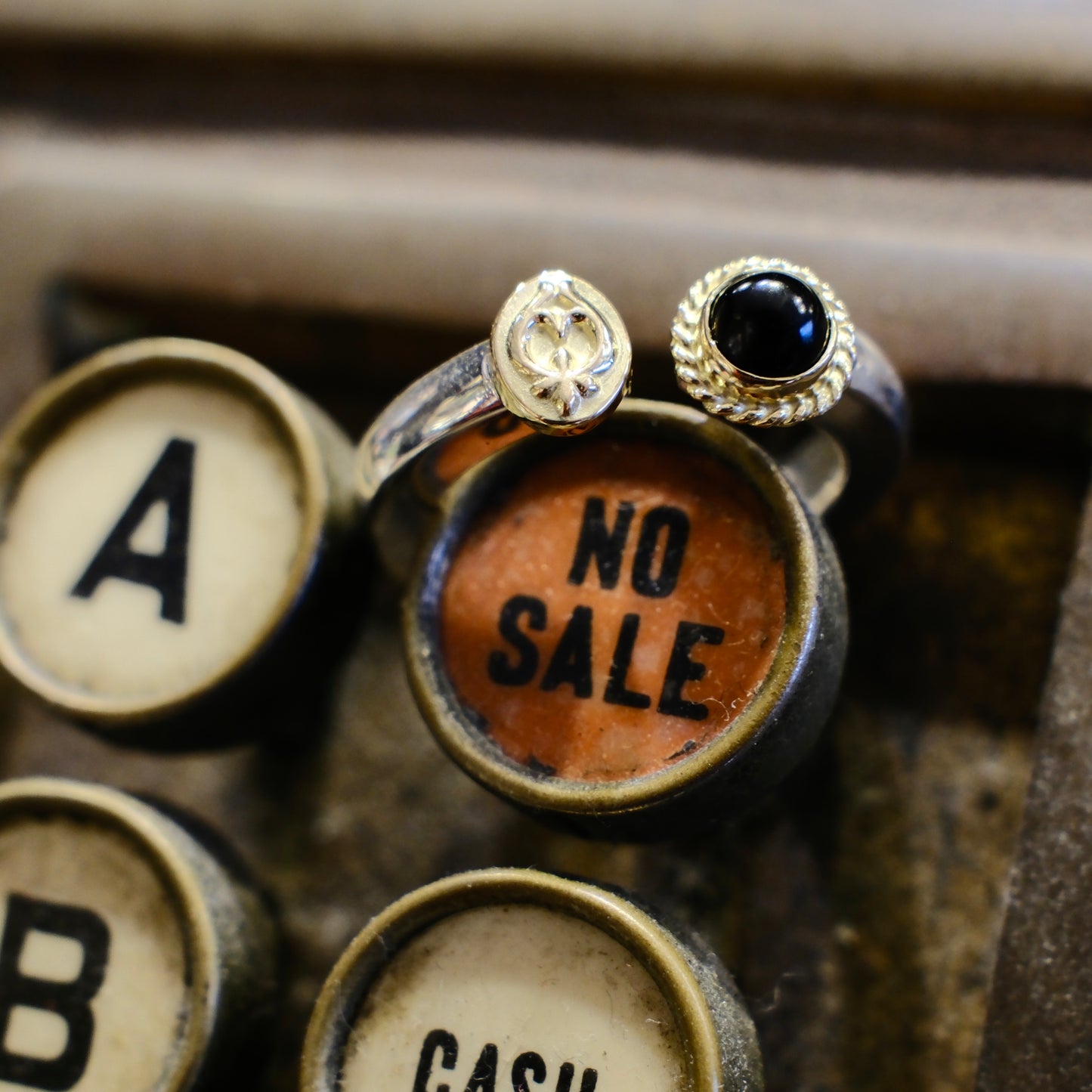 Dear Blossom K18 Gold Plate Naja Eagle & Gold-Rim Onyx Ring (R-092)