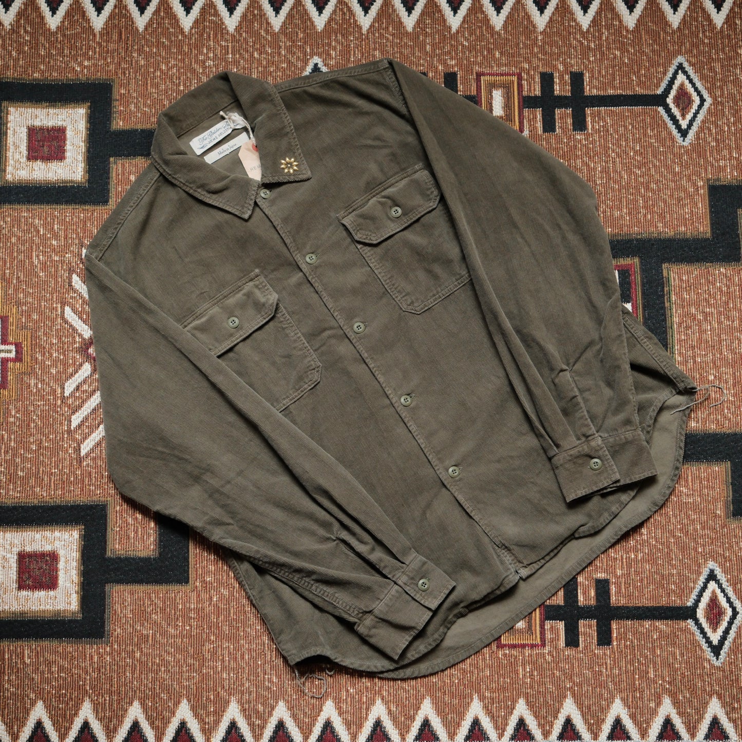 REMI RELIEF 16W Corduroy Flap Pocket Shirt (Flower Studs)