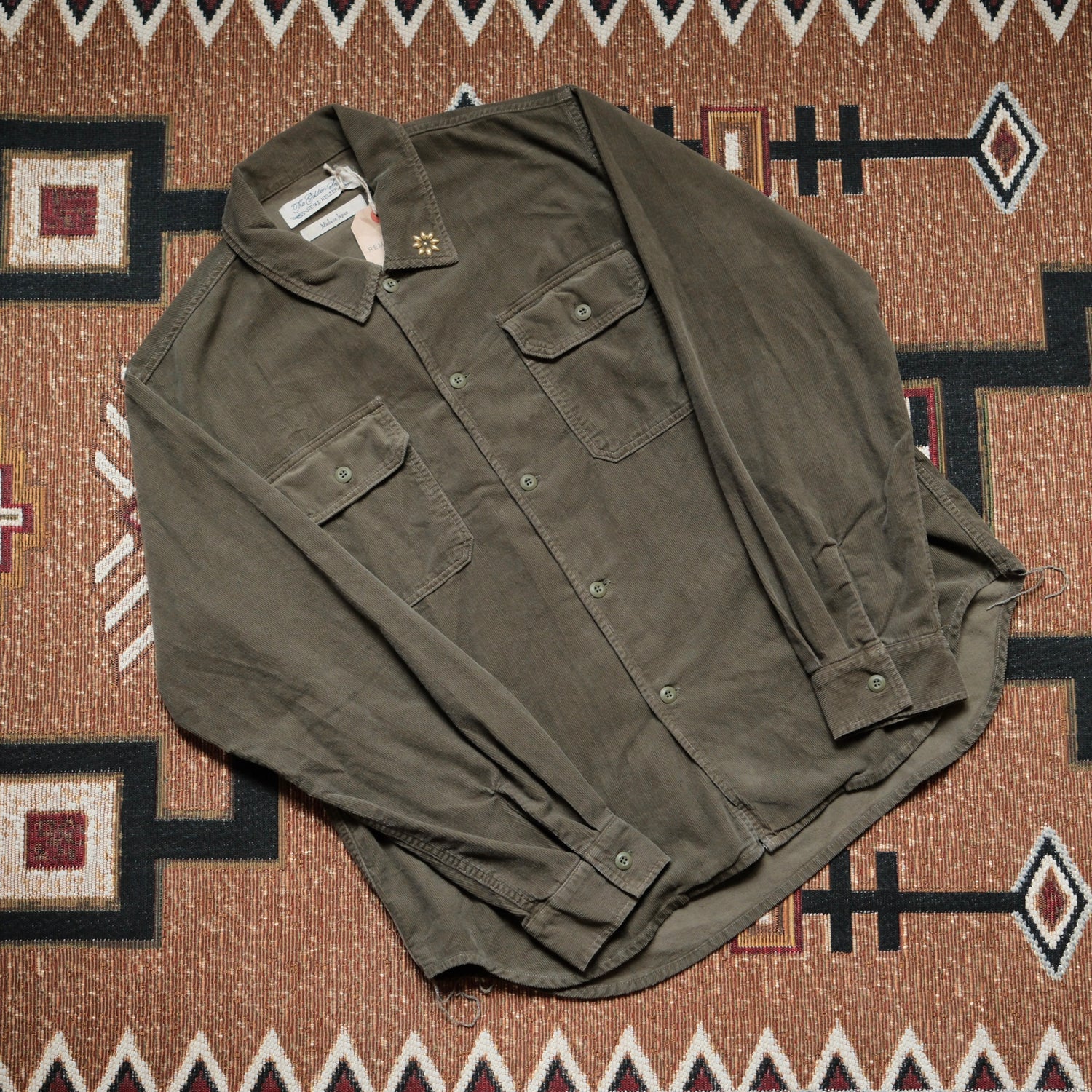 REMI RELIEF 16W Corduroy Flap Pocket Shirt (Flower Studs)