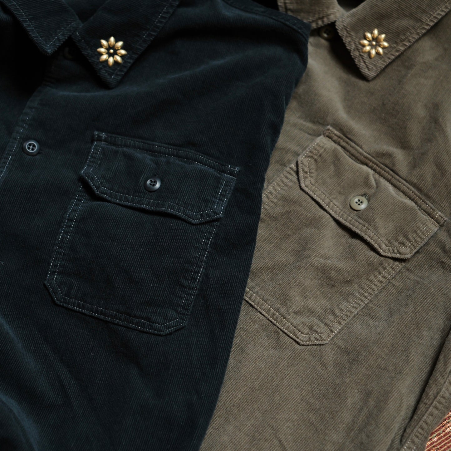 REMI RELIEF 16W Corduroy Flap Pocket Shirt (Flower Studs)