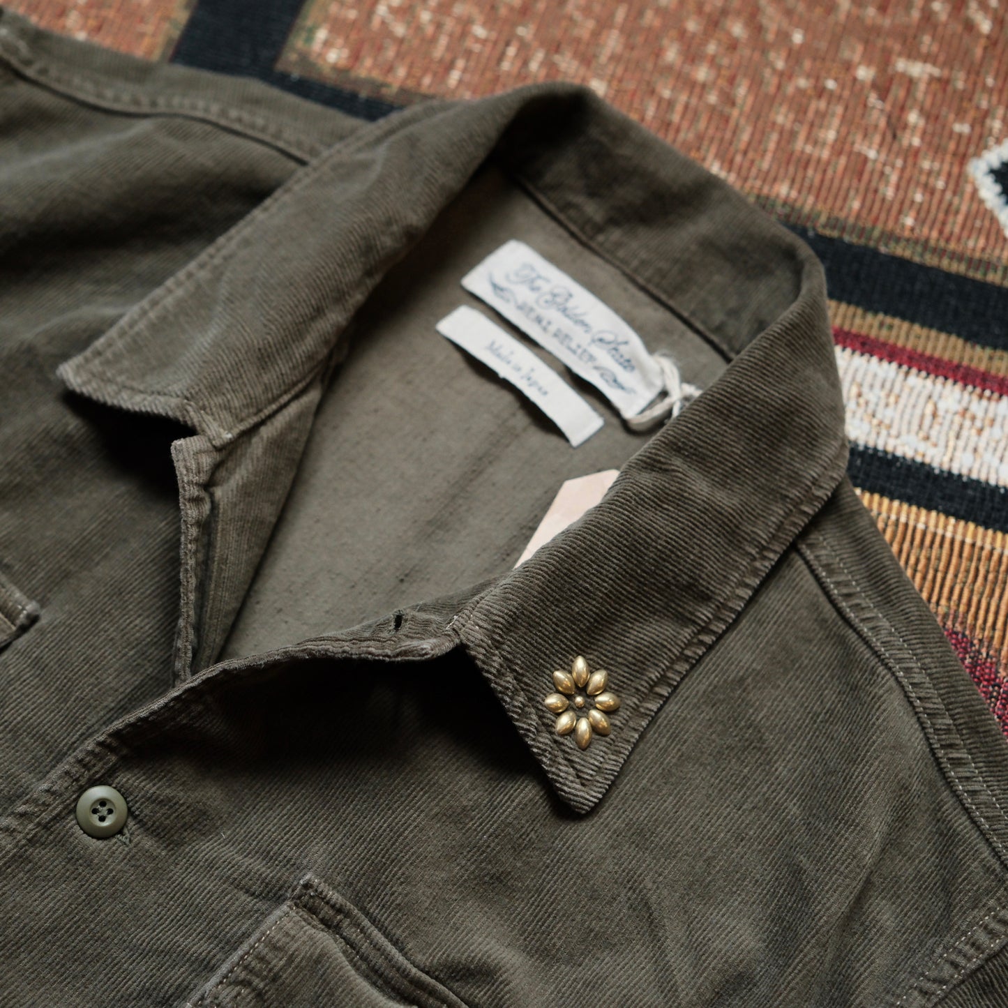 REMI RELIEF 16W Corduroy Flap Pocket Shirt (Flower Studs)