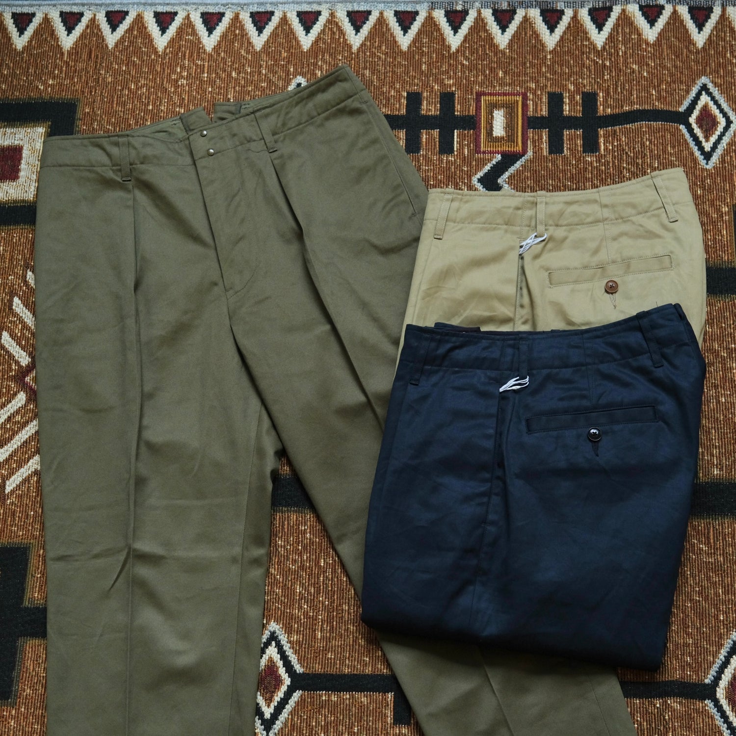 HAND ROOM Intuck Chino Trousers