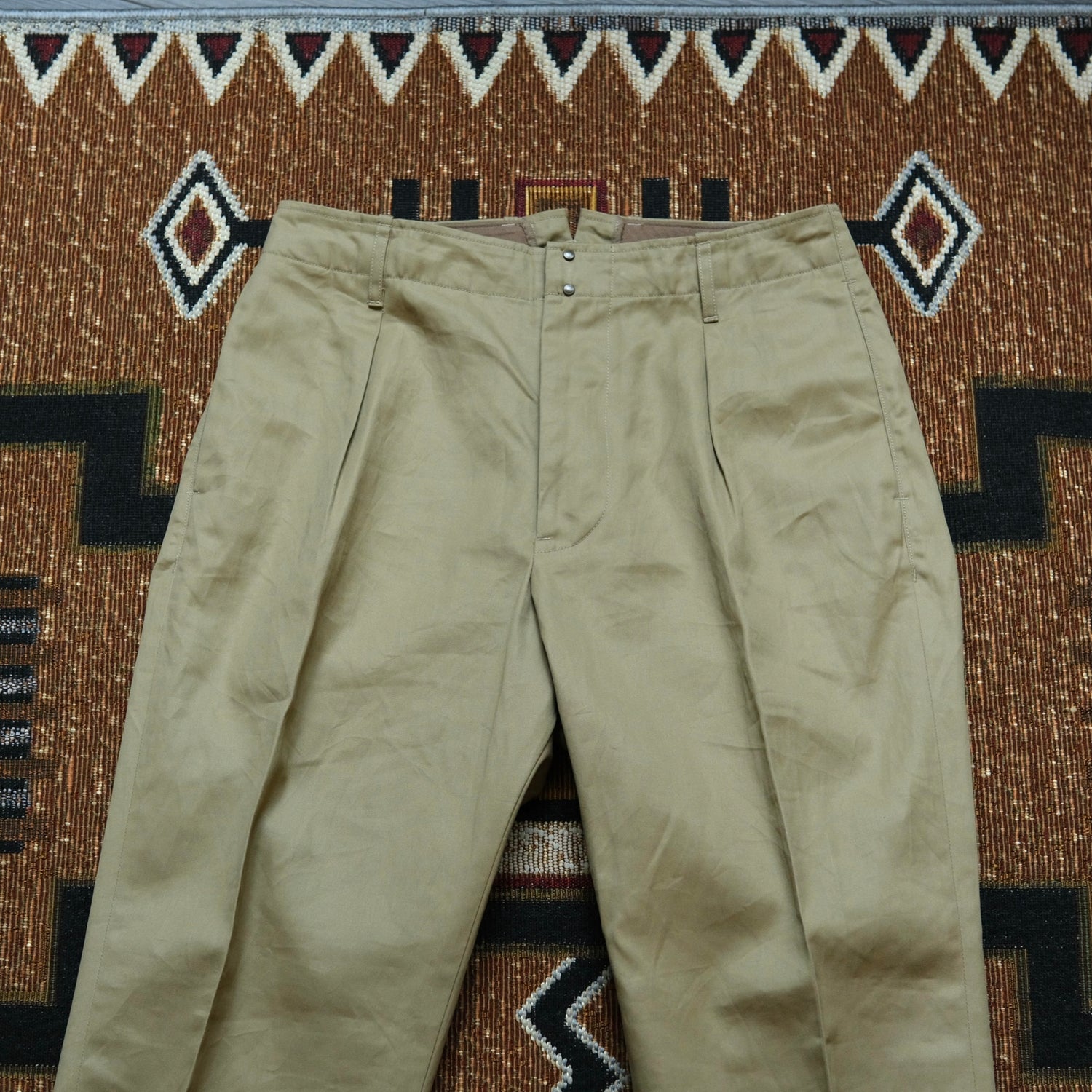 HAND ROOM Intuck Chino Trousers