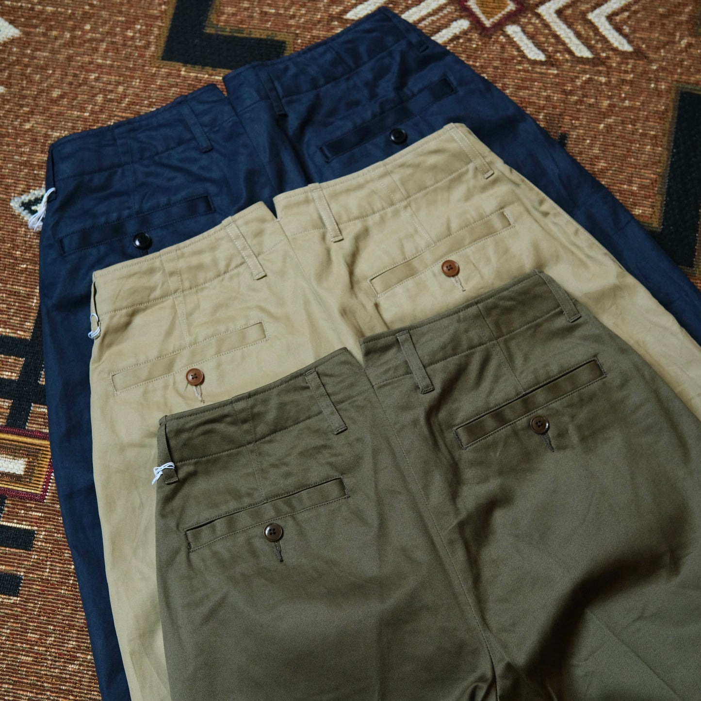 HAND ROOM Intuck Chino Trousers