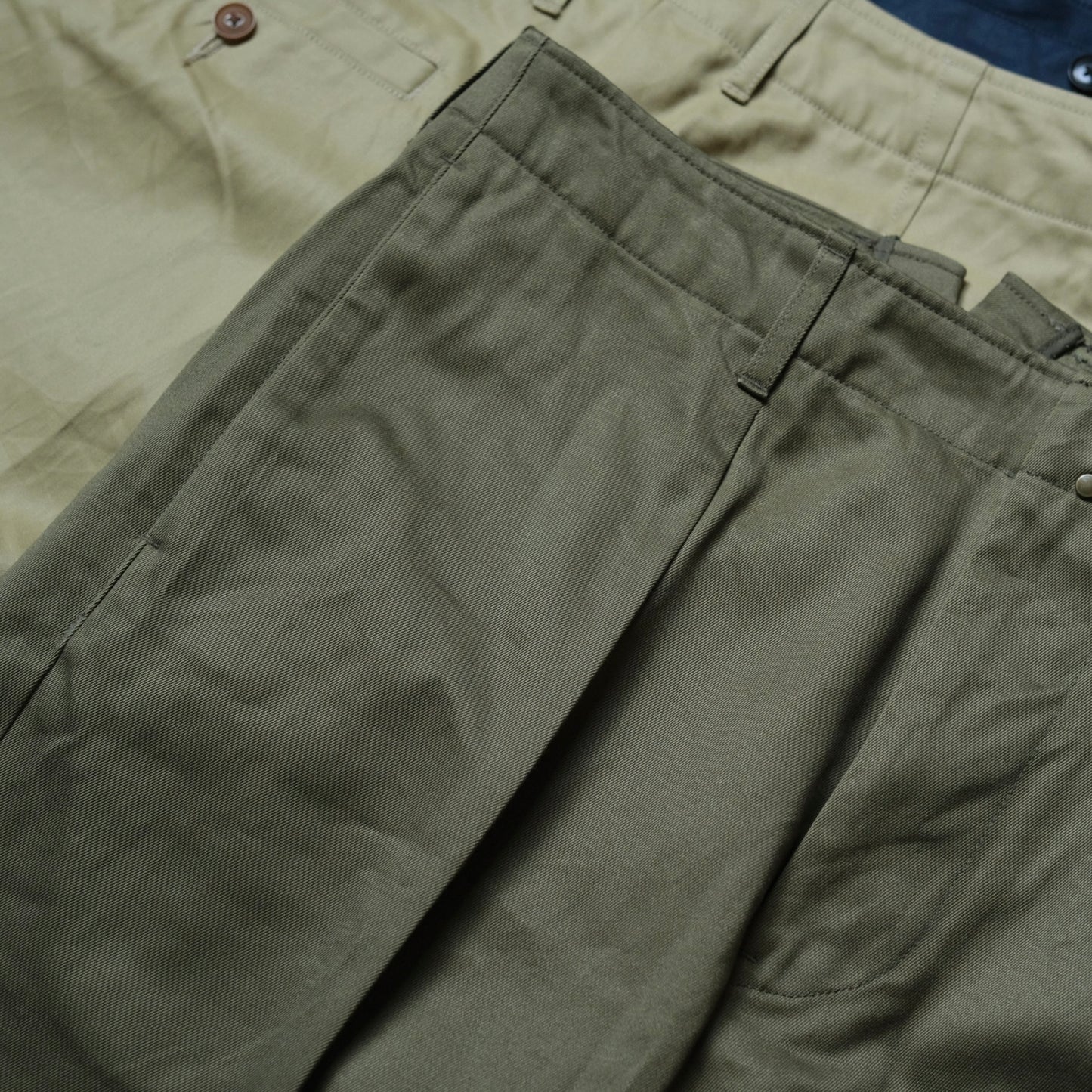 HAND ROOM Intuck Chino Trousers