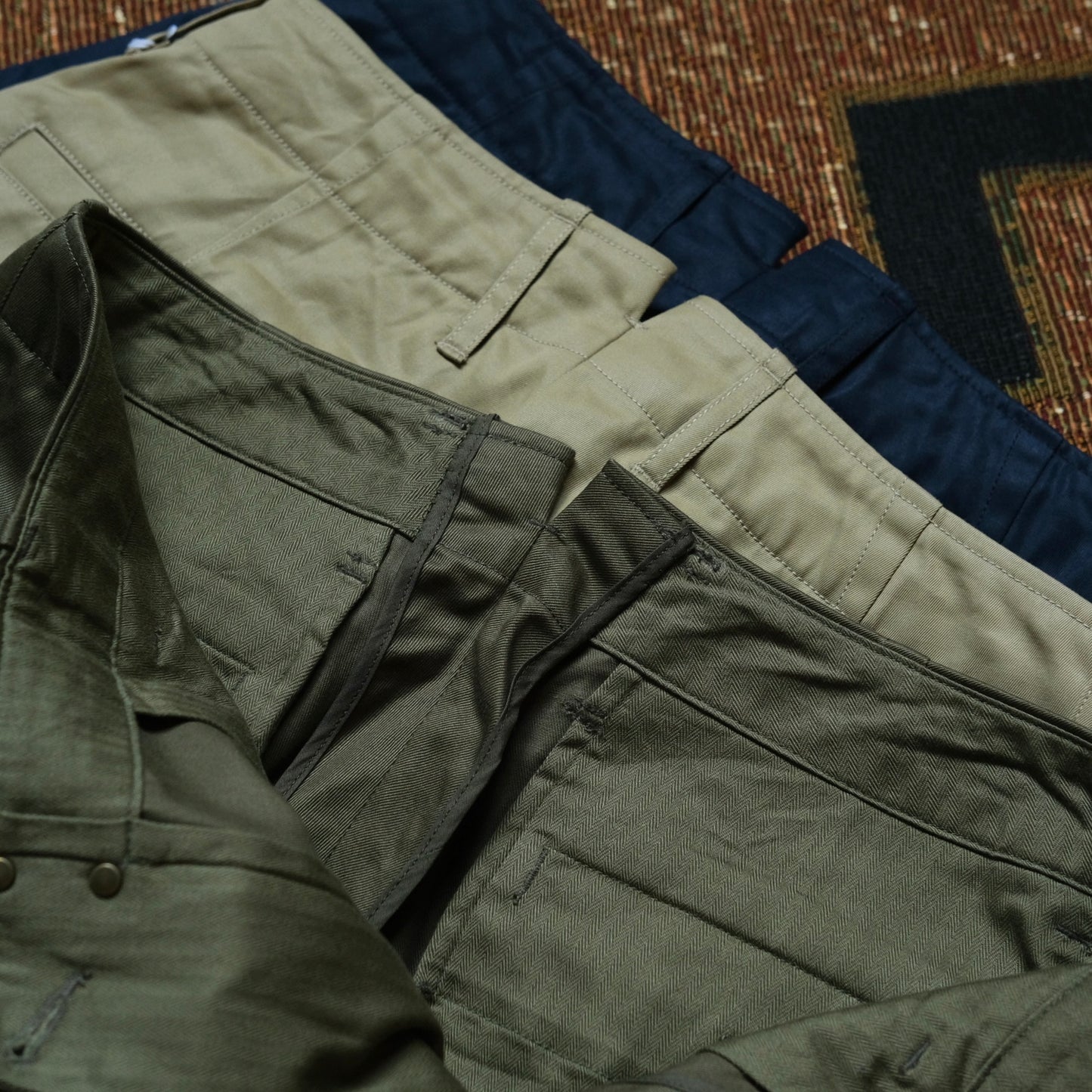 HAND ROOM Intuck Chino Trousers