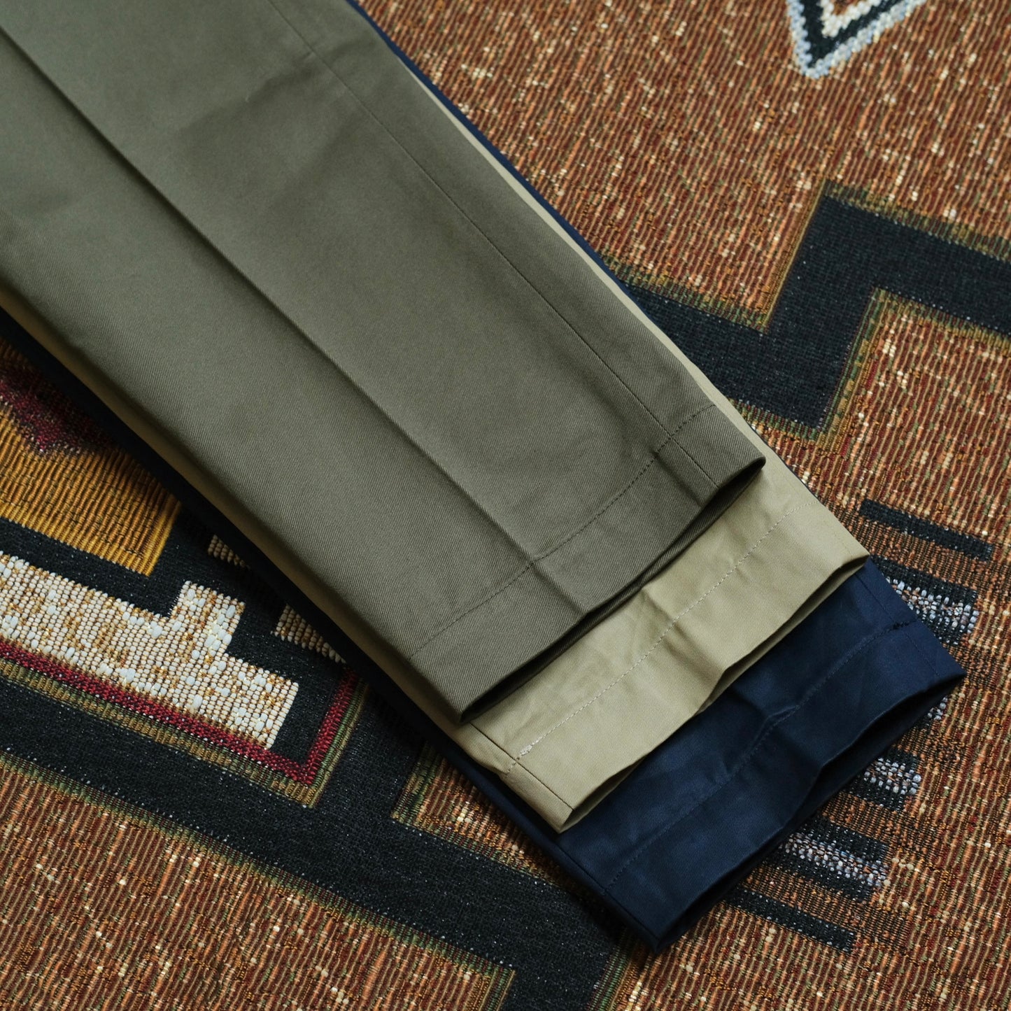 HAND ROOM Intuck Chino Trousers