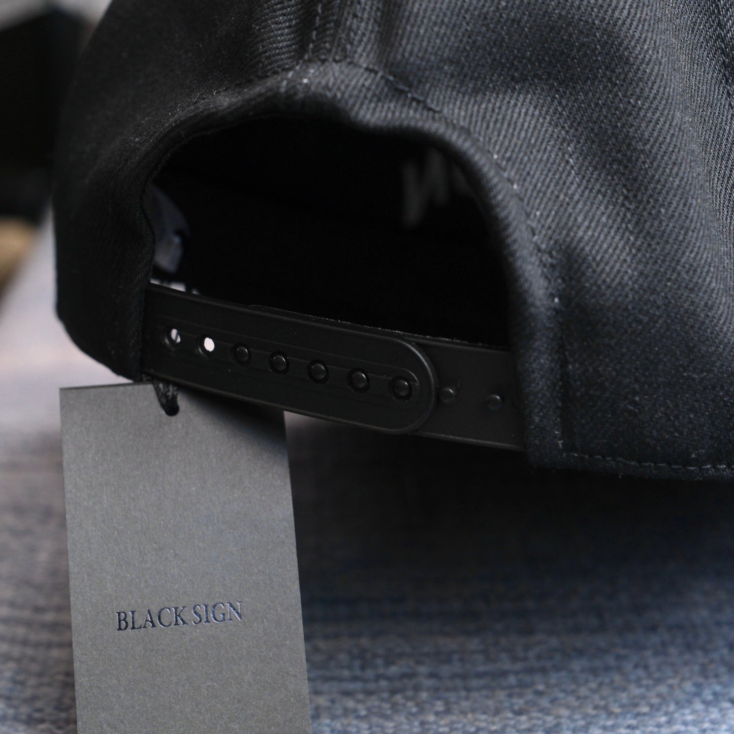 BLACK SIGN "BLACK CODE" Trucker Cap