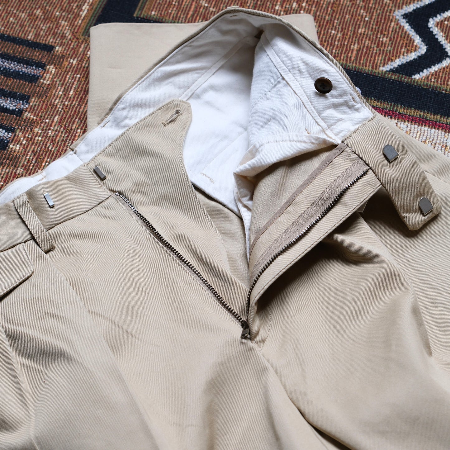 HAND ROOM 2Tuck Dress Chino Pants