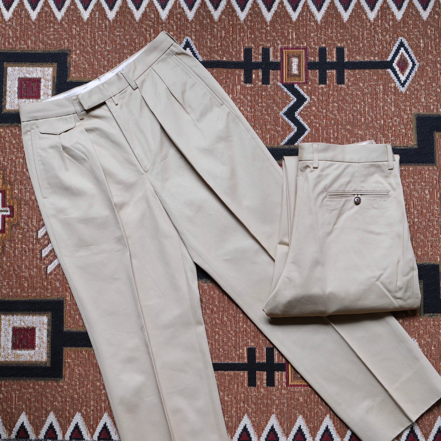 HAND ROOM 2Tuck Dress Chino Pants